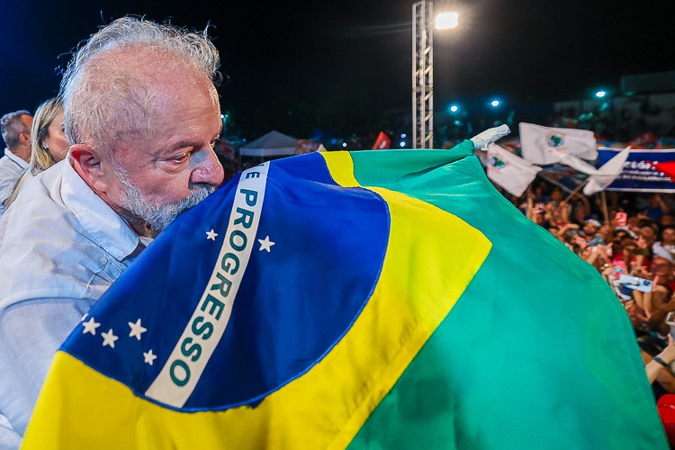 Em defesa da soberania nacional, Lula presidente!