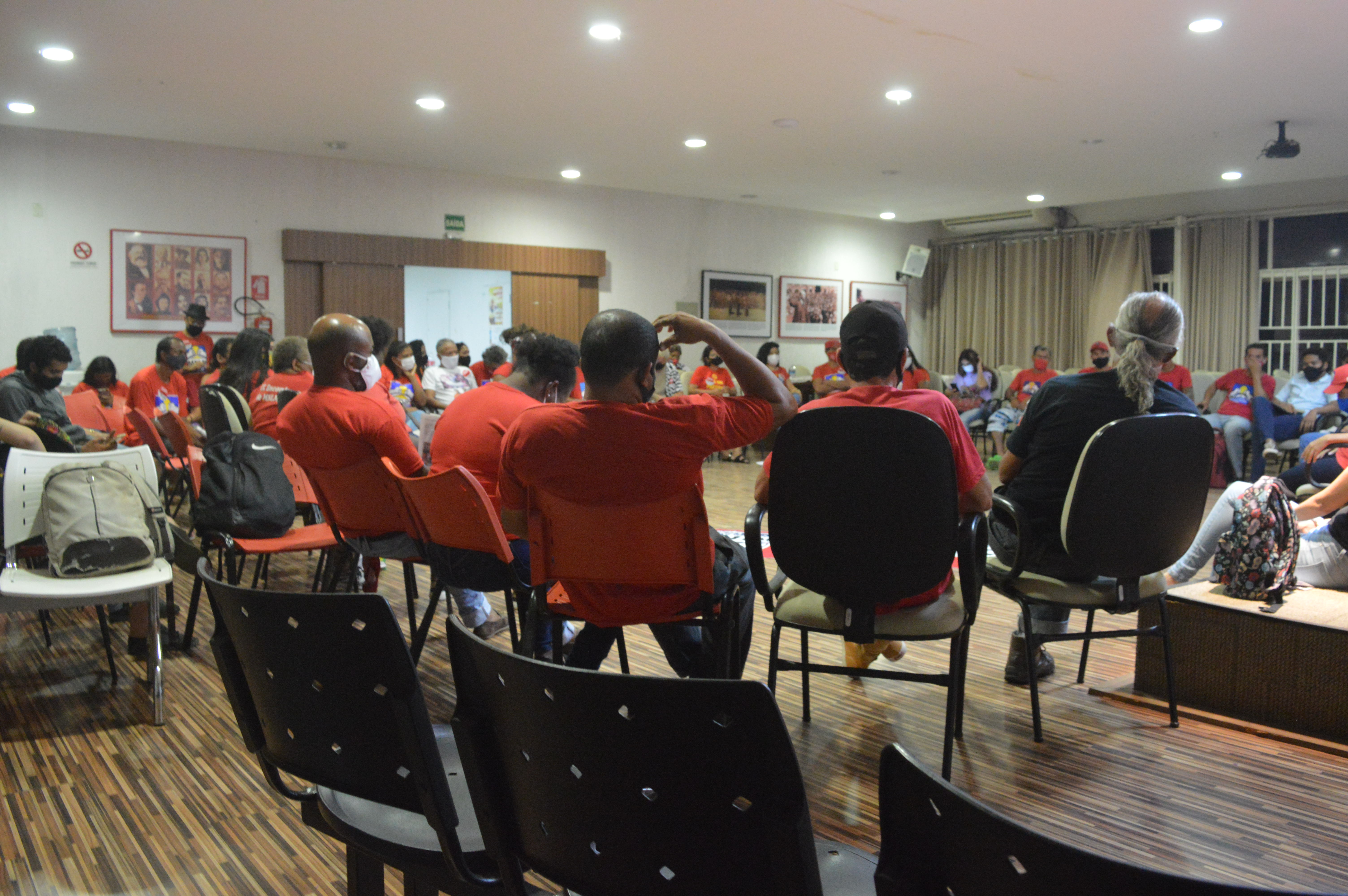 Famílias cobram governo do Amazonas construção de moradias prometidas há 13 anos