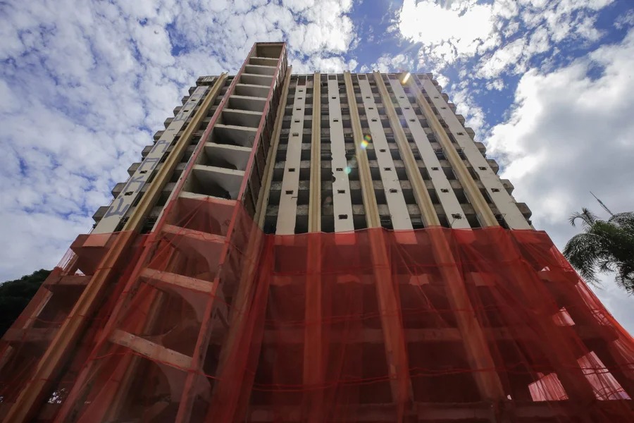 A demolição do Torre Palace escancara a desigualdade de Brasília